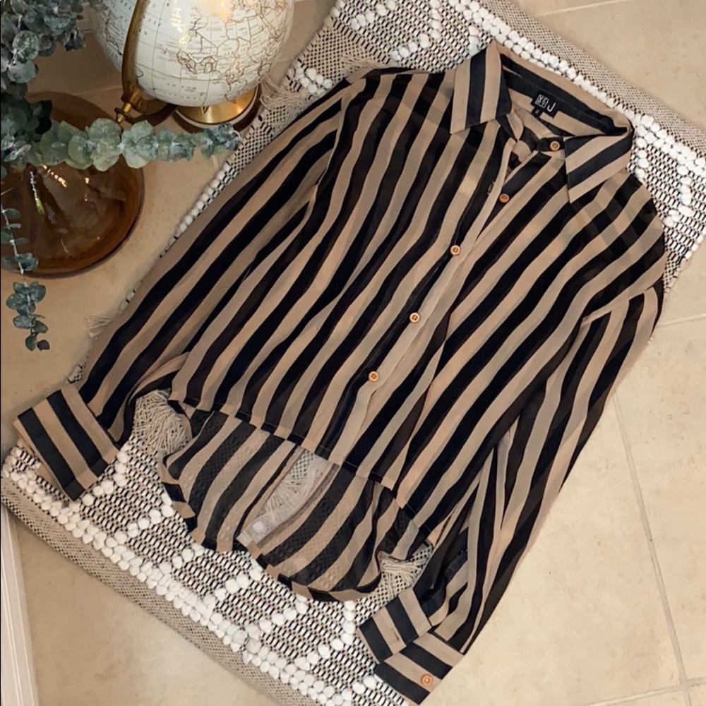 Botton down blouse. Black & cream.